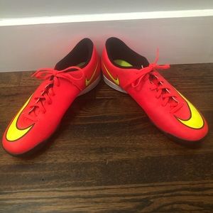 Nike men’s indoor soccer shoes